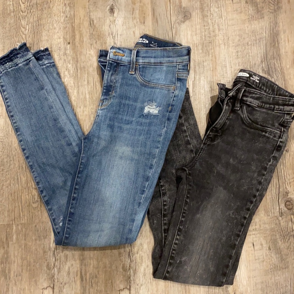 OLD NAVY Ballerina 🩰 jeggings 2 pair. Black & Jean. Distressed. PERFECTION!